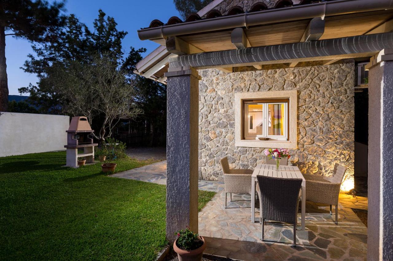 Petrinos Cottage Dafnila Exterior foto
